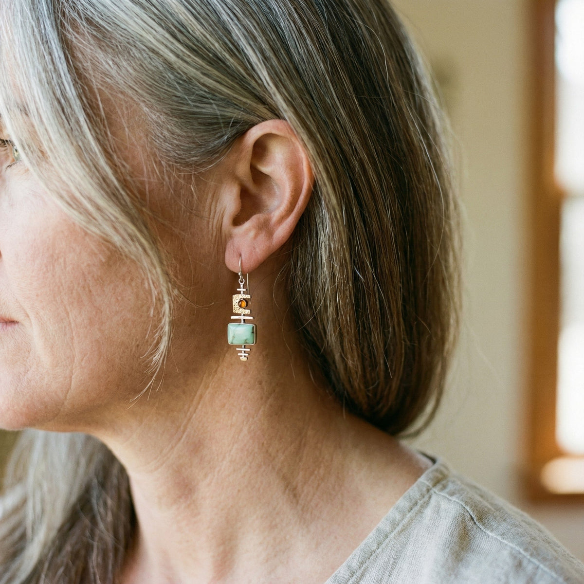 Boucles d'oreilles rétro avec pierre verte en or