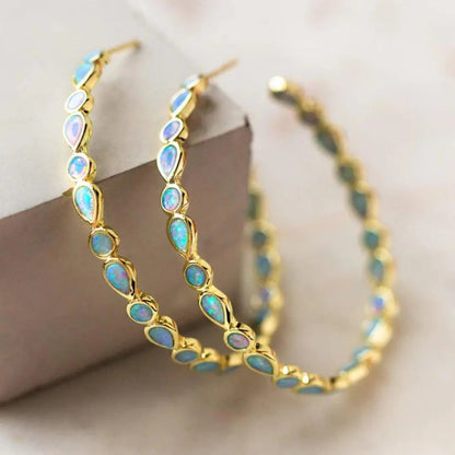 Boucles d'oreilles rétro dorées avec opale bleue