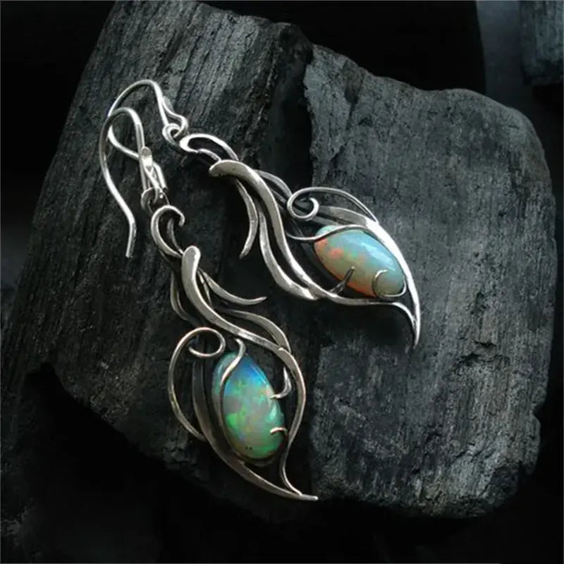 Boucles d'oreilles rétro avec opale bleue en or blanc