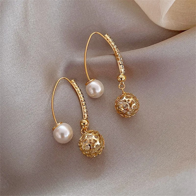 Boucles d'oreilles rétro avec des marguerites en or
