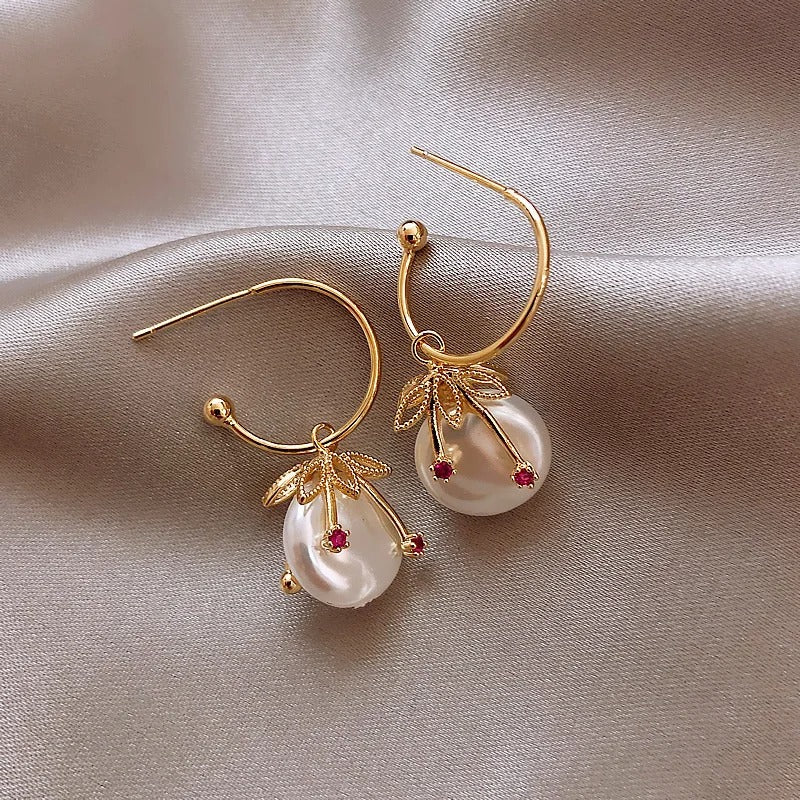 Boucles d'oreilles rétro avec perle de cerise en or