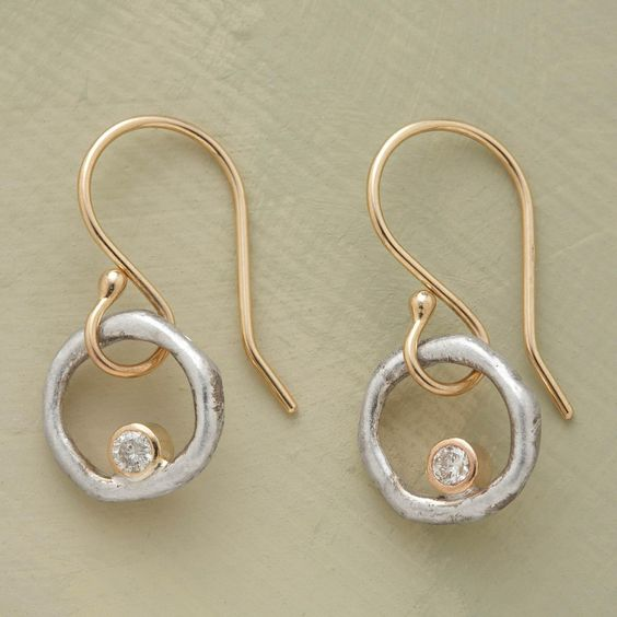 Boucles d'oreilles rétro à brillants en or