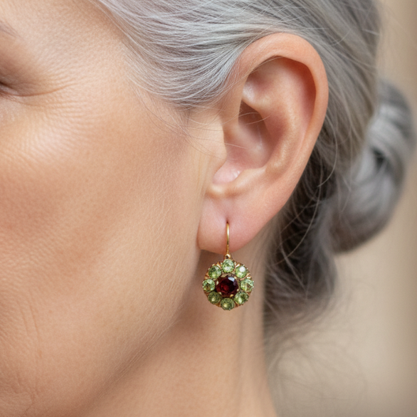 Boucles d'oreilles rétro rondes avec des cristaux verts et rouges