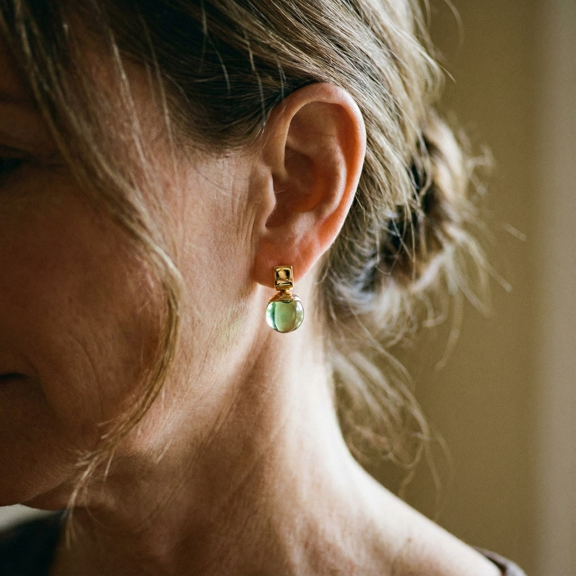 Boucles d'oreilles vintage avec cristal vert en or