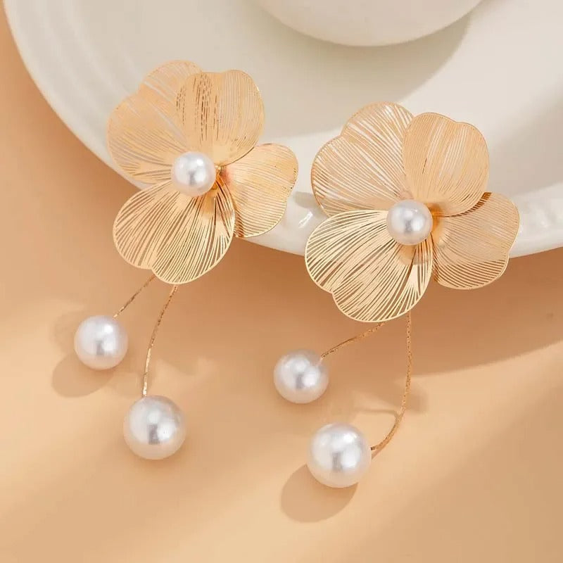 Boucles d'oreilles vintage avec fleurs et perles en or