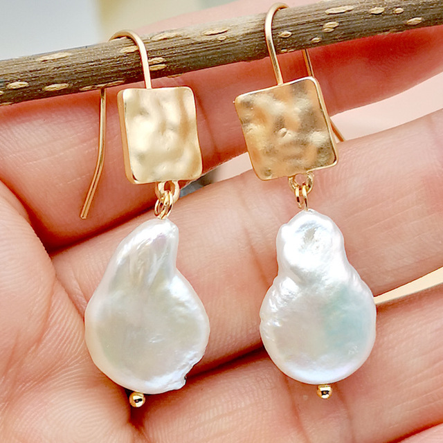 Boucles d'oreilles vintage avec perles fraîches en or