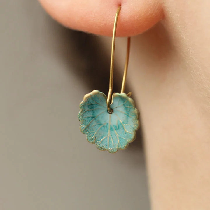 Boucles d'oreilles vintage en forme de feuille bleue