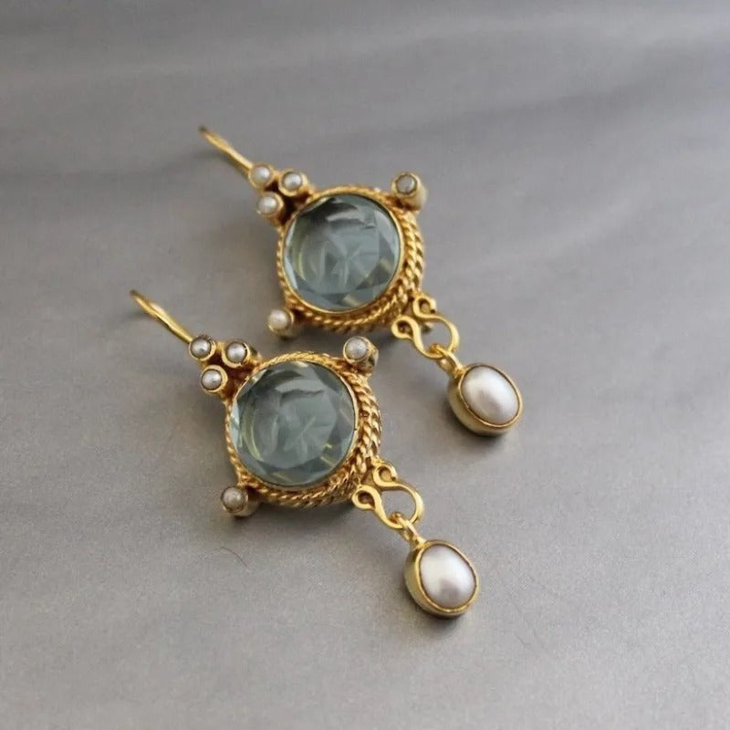 Boucles d'oreilles vintage en verre bleu et perles en or