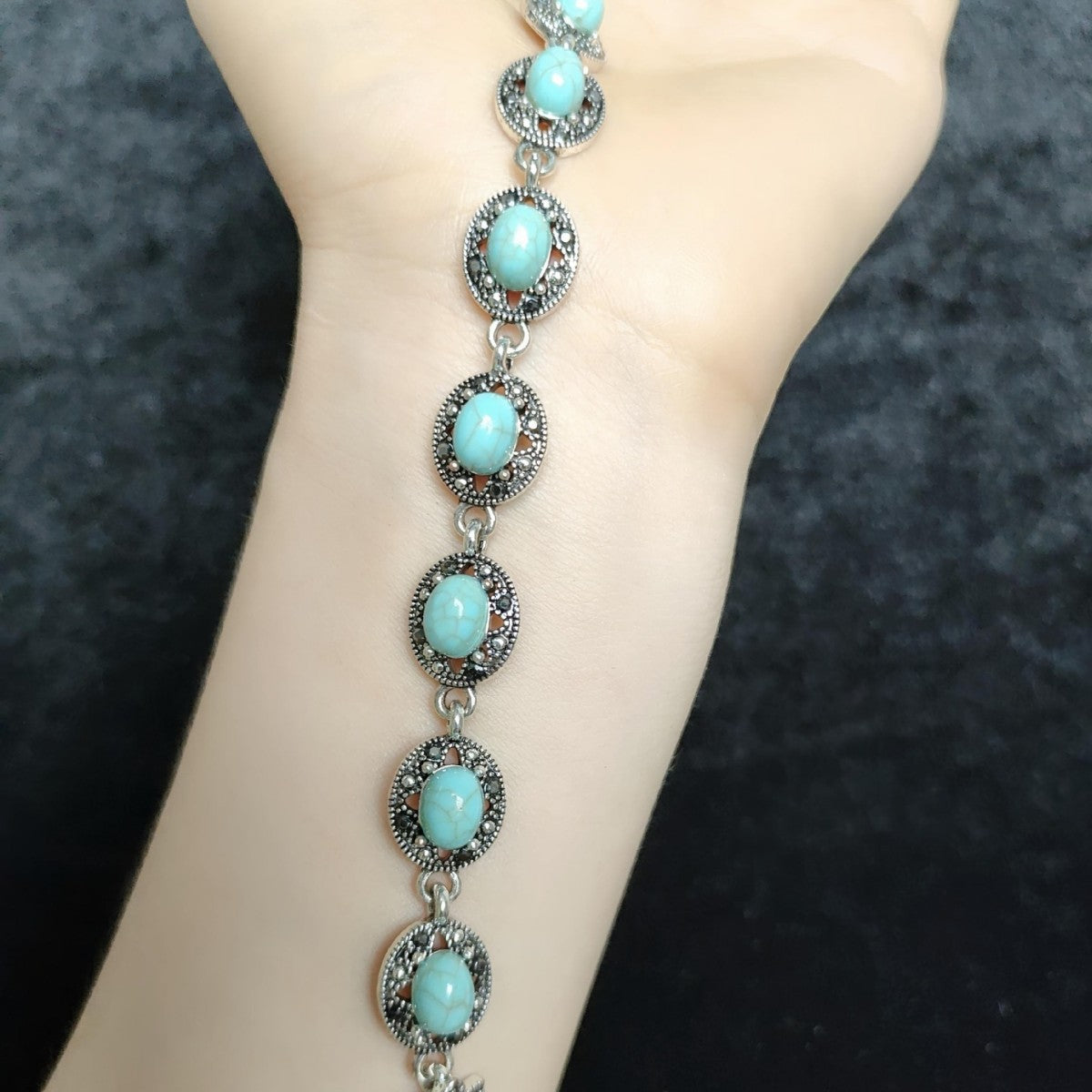 Bracelet emblème noble Corvelle en or blanc
