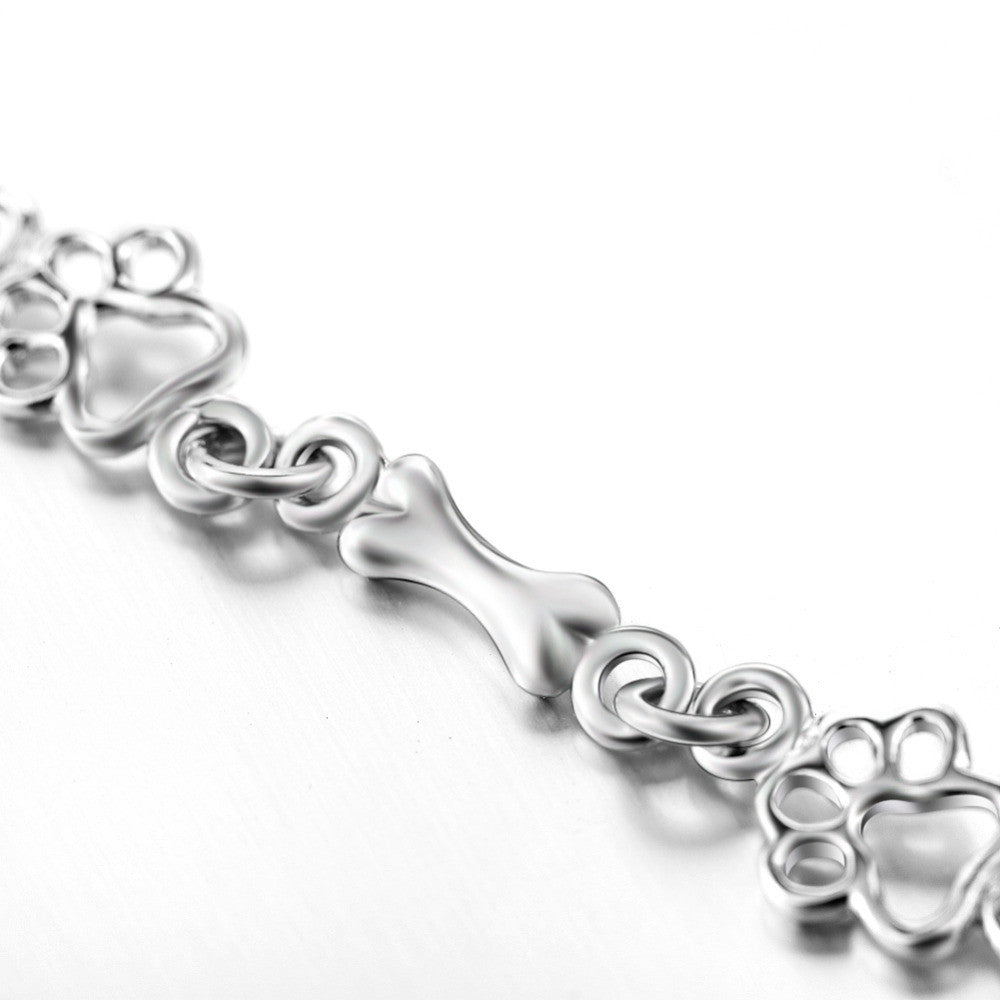Bracelet avec pattes de chien suspendues et Os Brut, Édition limitée en or blanc