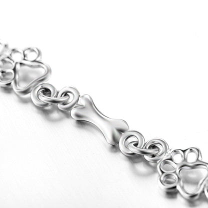 Bracelet avec Pattes de Chien Suspendues et Os en Argent Brut, Édition Limitée