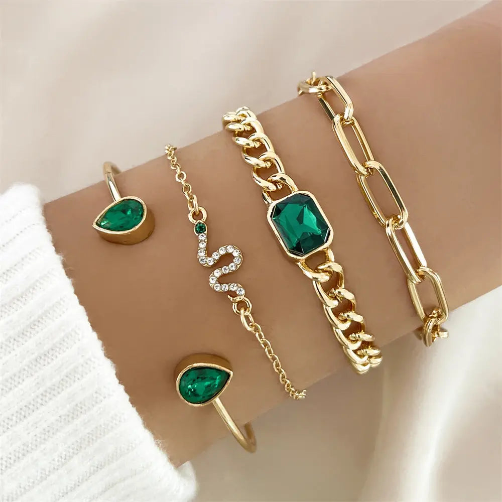 Bracelet avec des cristaux verts en or