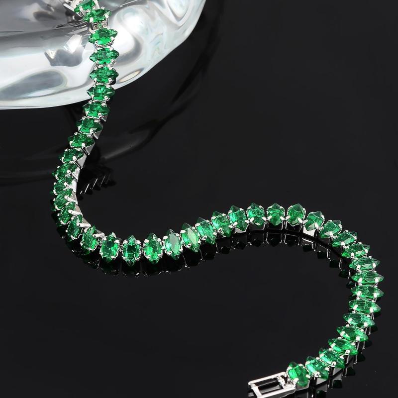 Bracelet avec des pierres d'émeraude en or