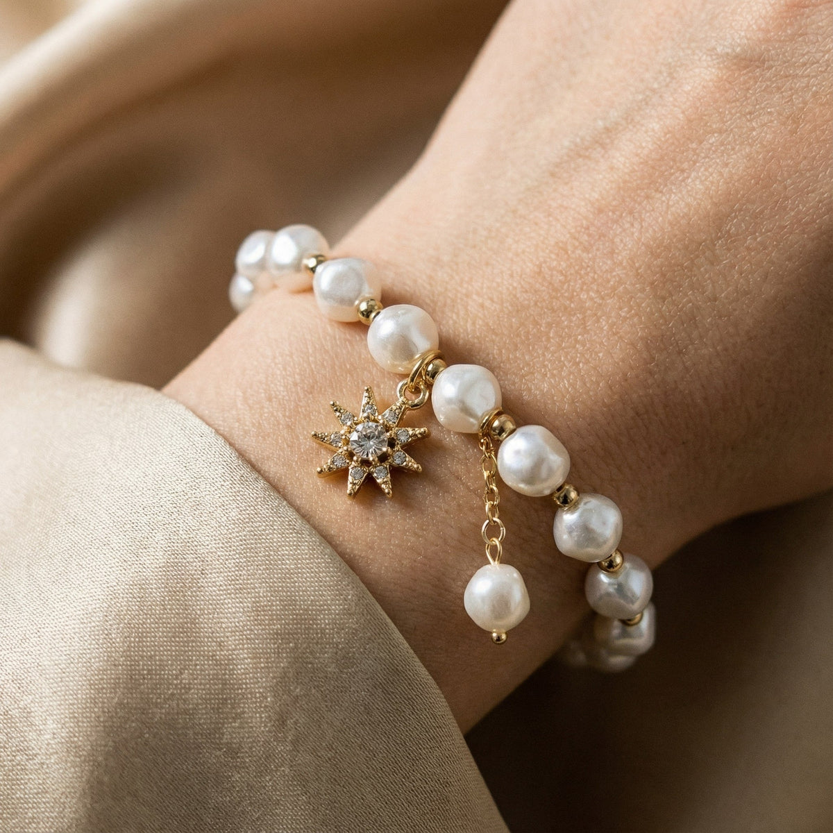 Bracelet avec médaillon, marguerite et tournesol en or blanc