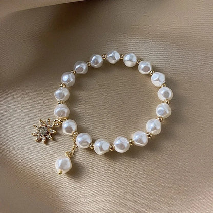 Bracelet avec médaillon en or blanc, marguerite et tournesol
