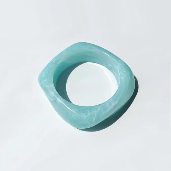 Bracelet carré coloré en acrylique en or