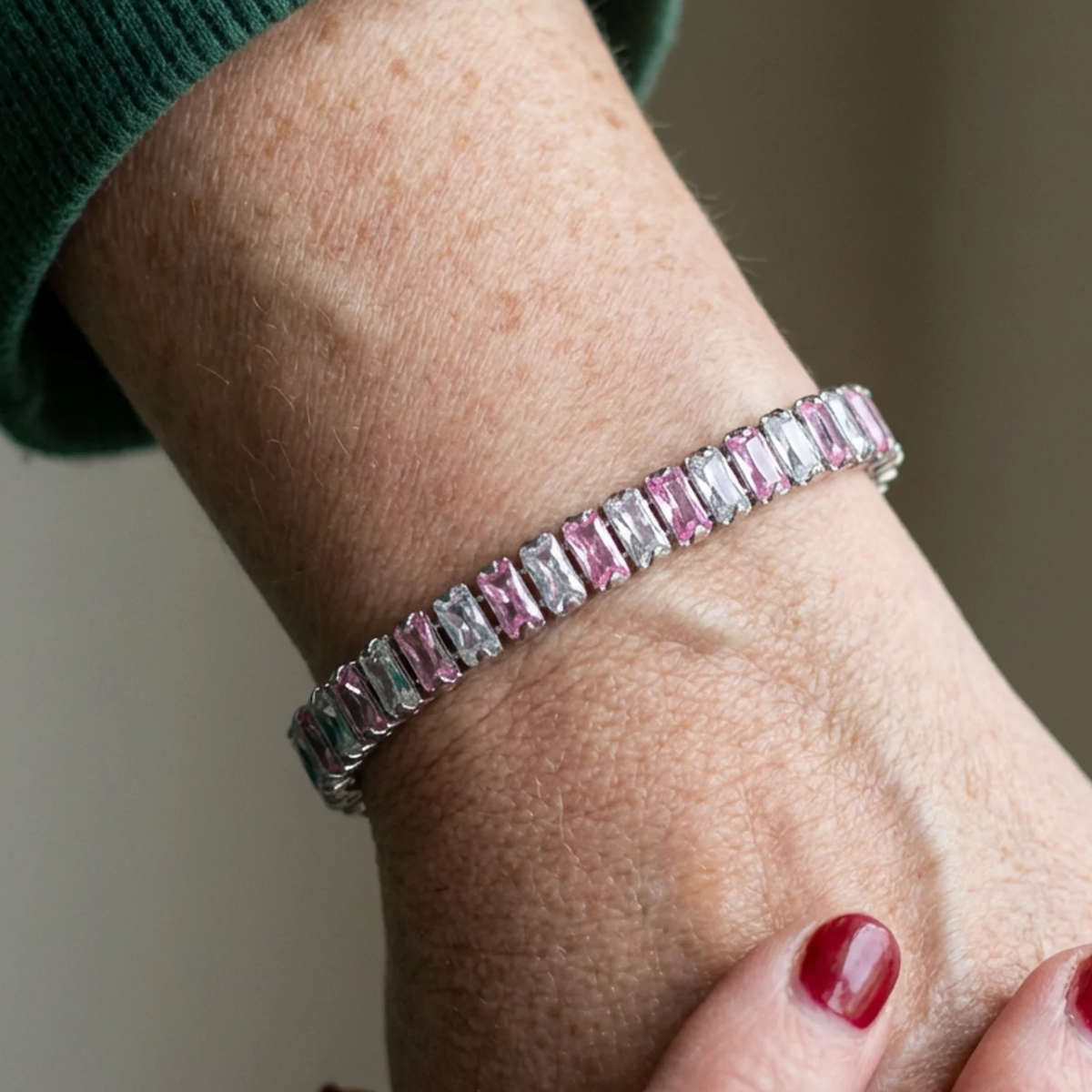 Bracelet de tennis à rayures roses en or blanc
