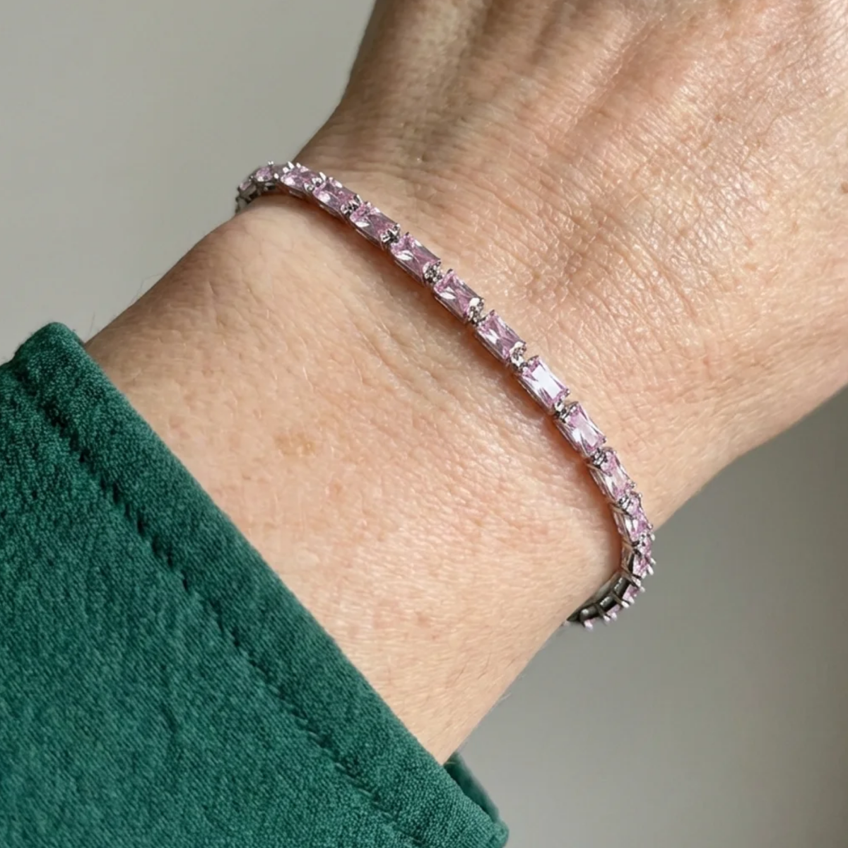 Bracelet de tennis en saphir rose prisme en or blanc