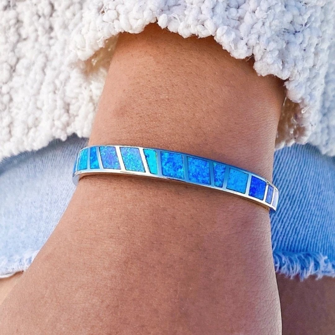 Bracelet en opale bleue en or blanc