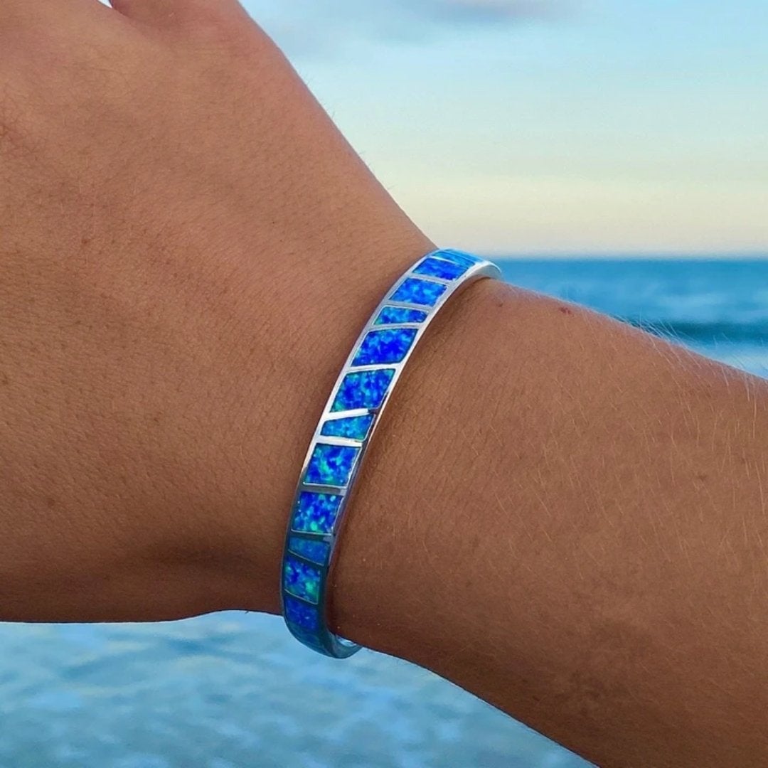 Bracelet en opale bleue en or blanc