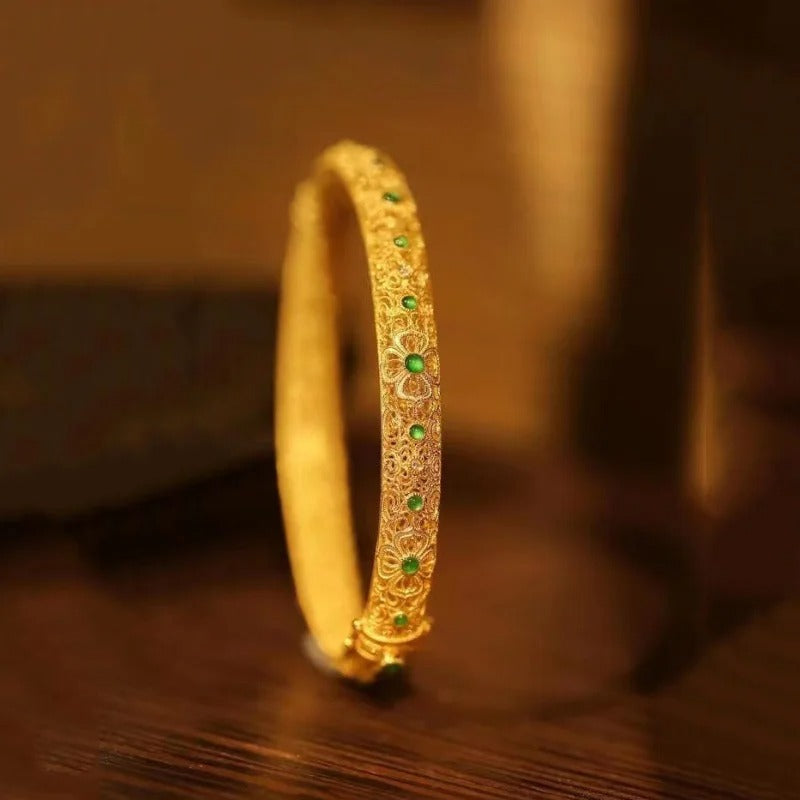 Bracelet en style de jonc avec des pierres précieuses en or