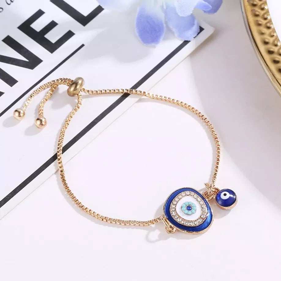 Bracelet luxueux avec l'œil de la Gorgone en or