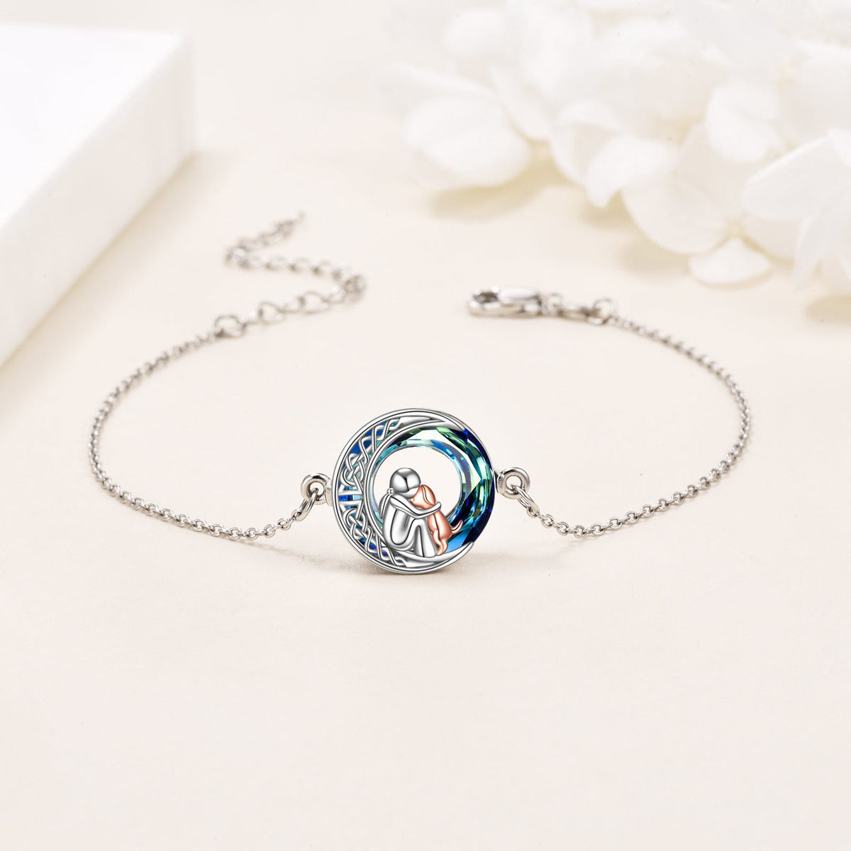 Bracelet réglable avec pendentif en forme de chien en or blanc