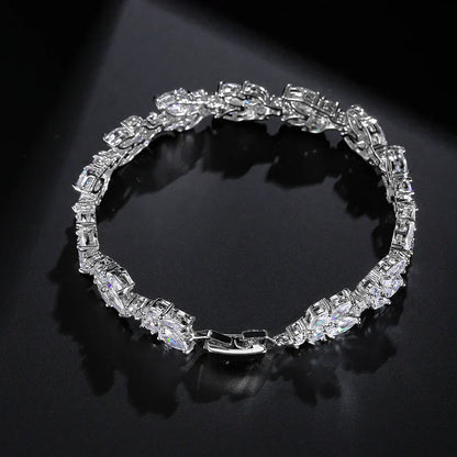 Bracelet rétro avec chaîne argentée brillante