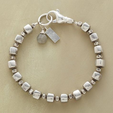 Bracelet rétro avec perles en cube en or blanc