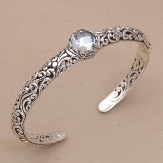 Bracelet vintage ouvert à brillants en or blanc