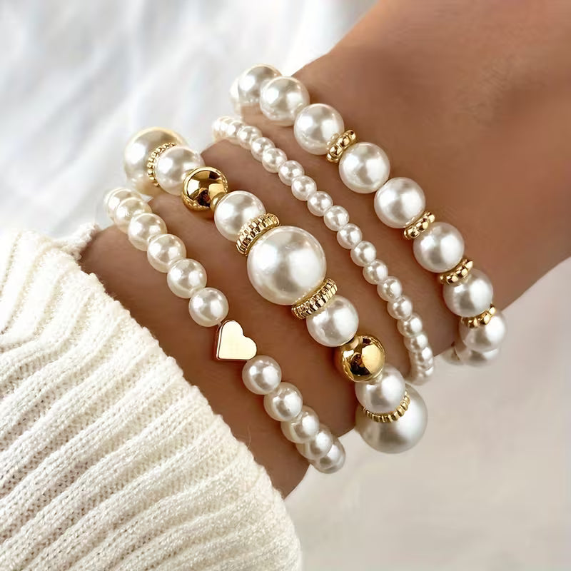 Bracelets en perles blanches en or