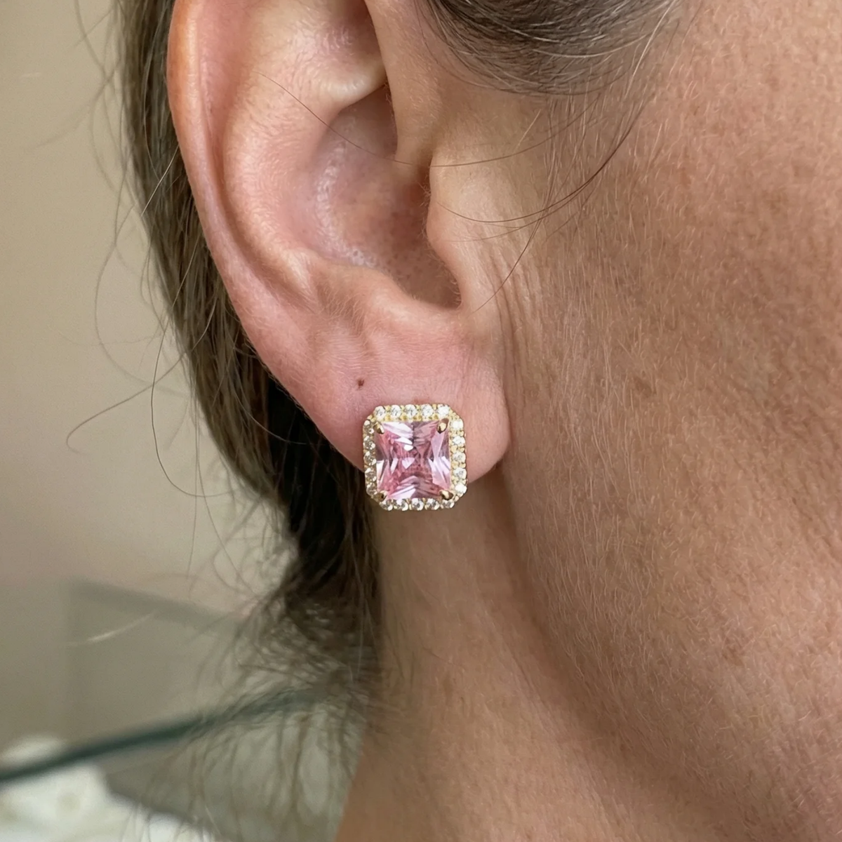 Clous d'oreilles en saphir rose pavé en or