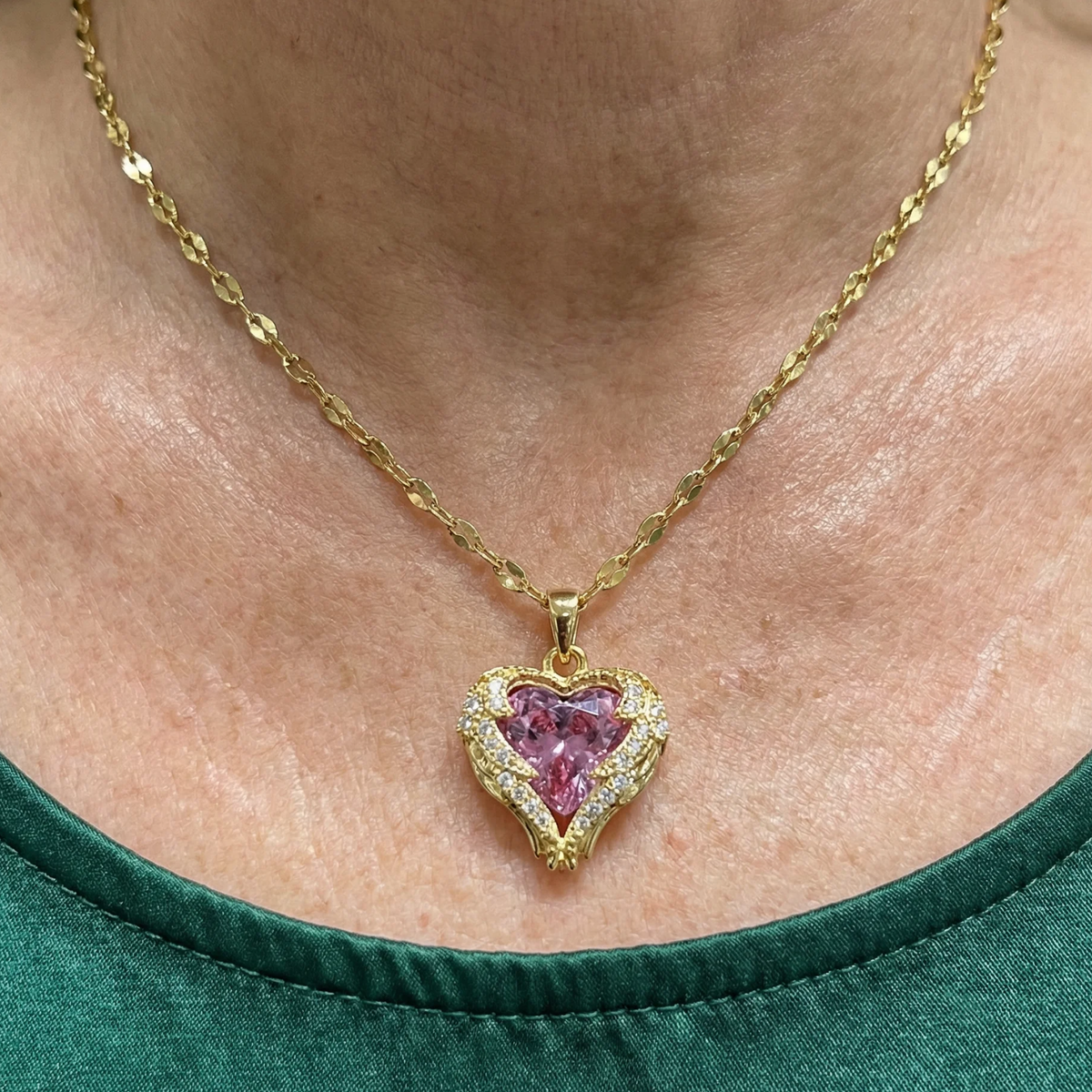 Collier cœur rose étreinte d'ange en or