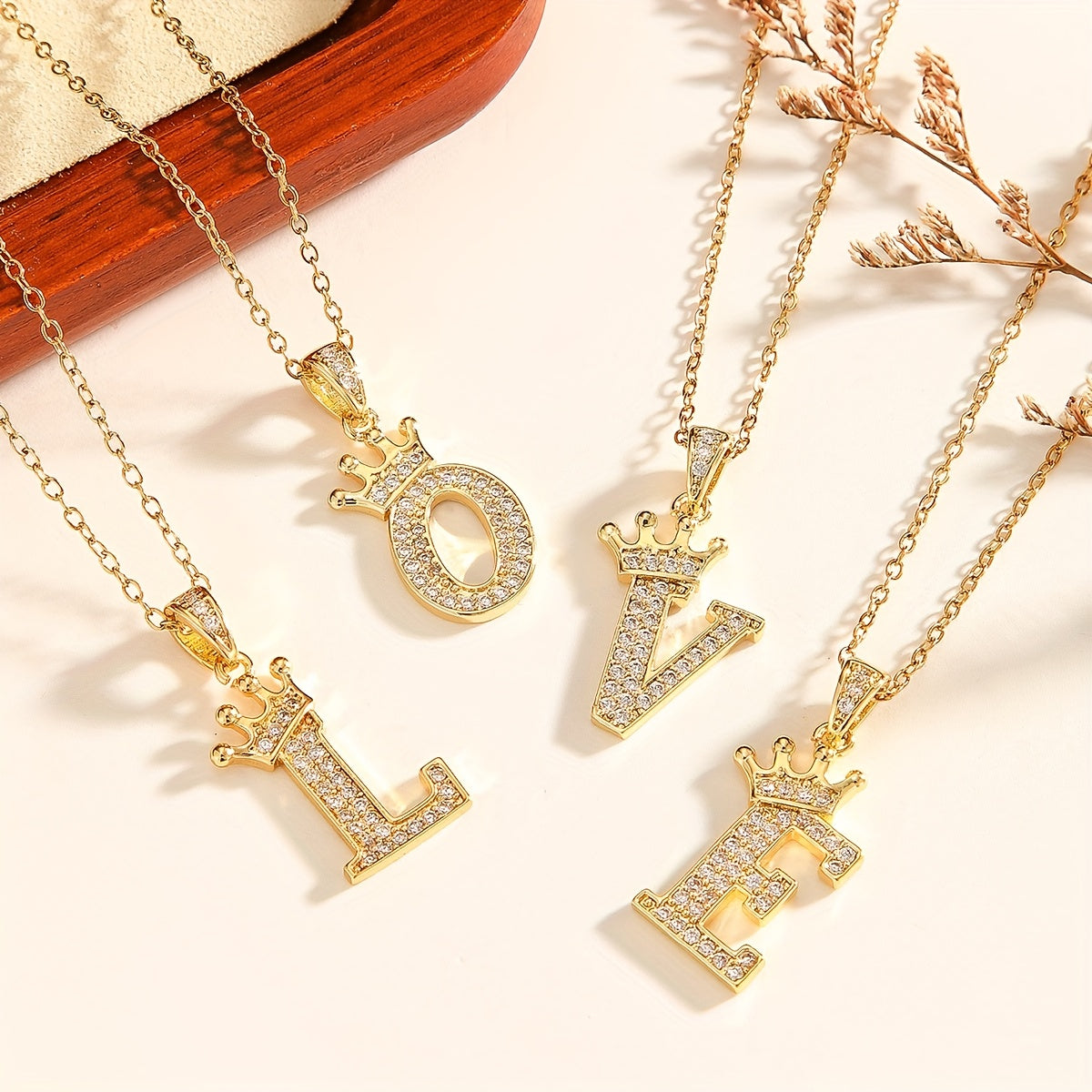 Collier couronne initiale en or