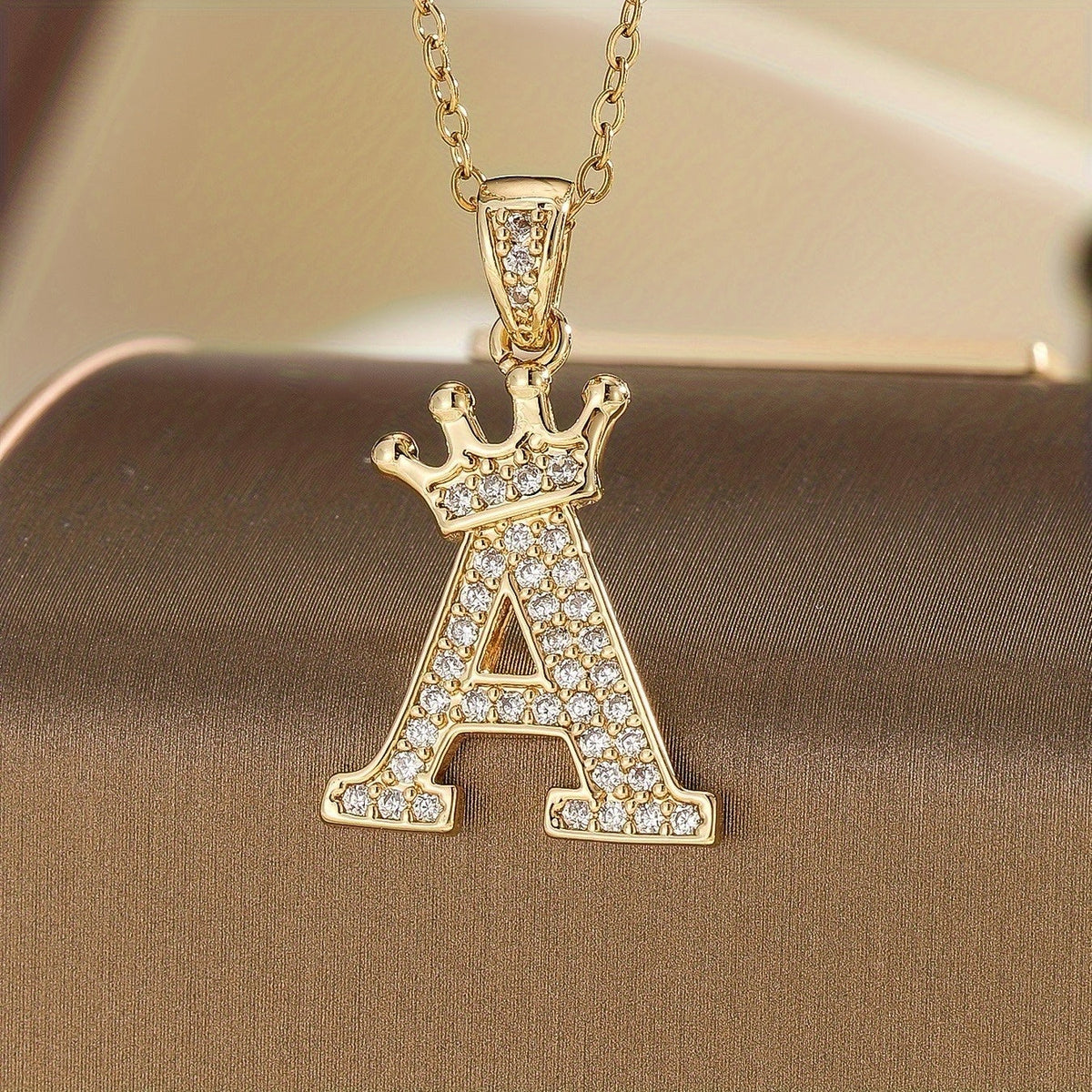 Collier couronne initiale en or