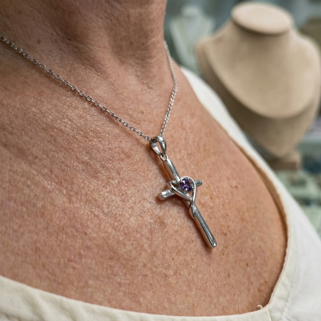 Collier croix centrale en améthyste en or blanc