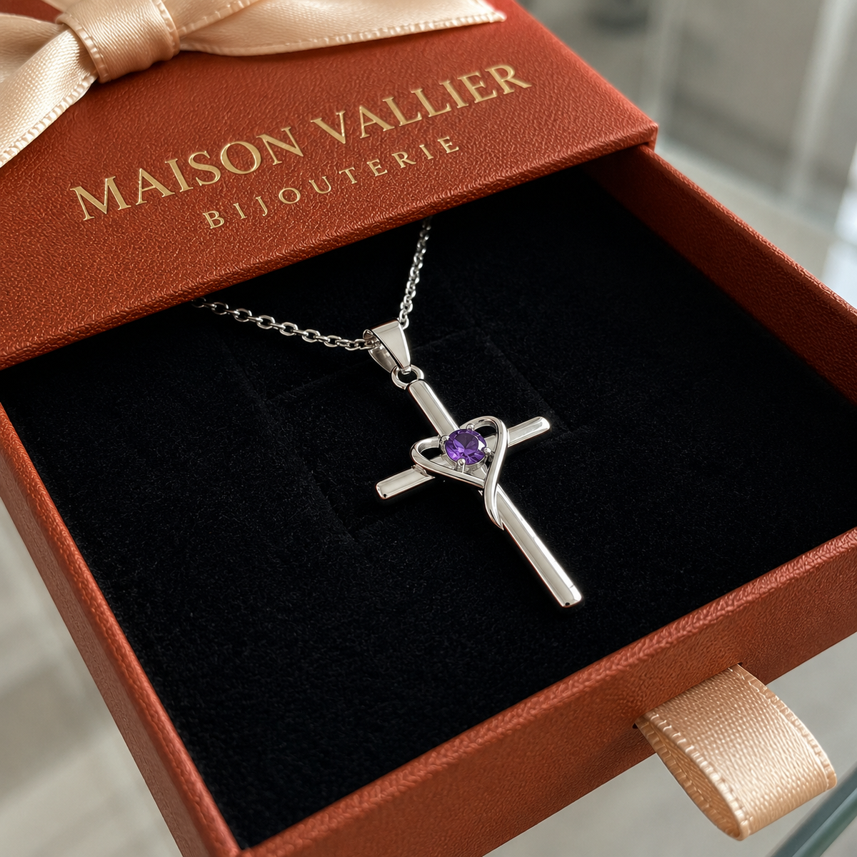 Collier croix centrale en améthyste en or blanc
