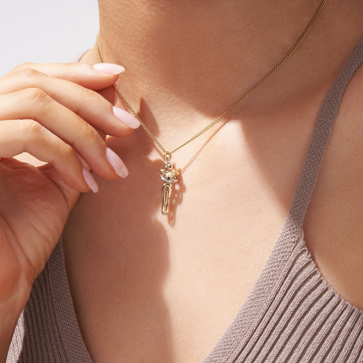 Collier étreinte éternelle en or