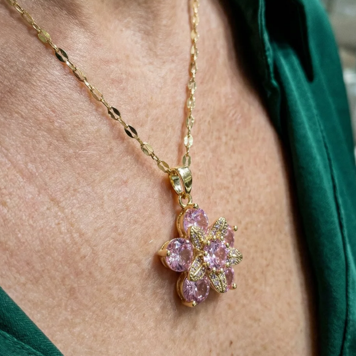 Collier fleur rose Amorea en or