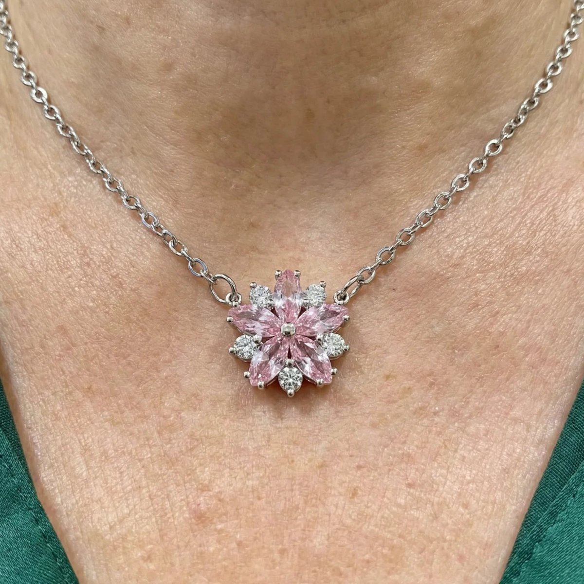 Collier fleur de cerisier en or blanc