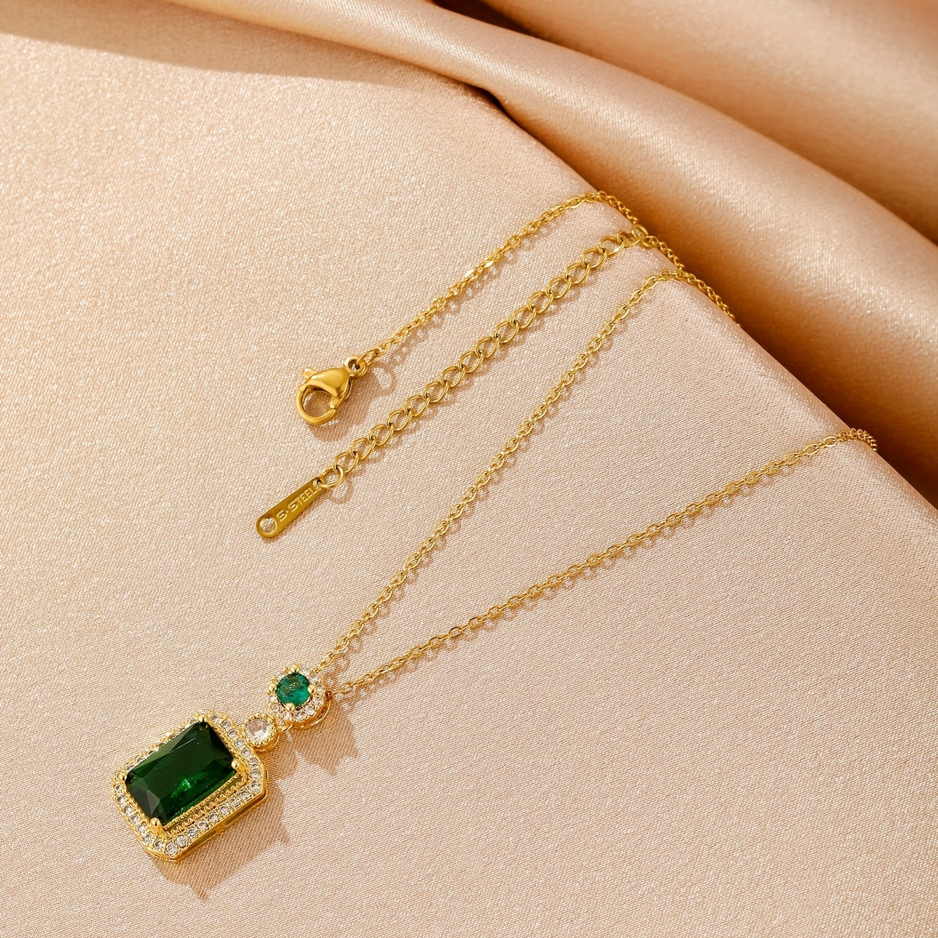 Collier Greta avec pierre d'émeraude