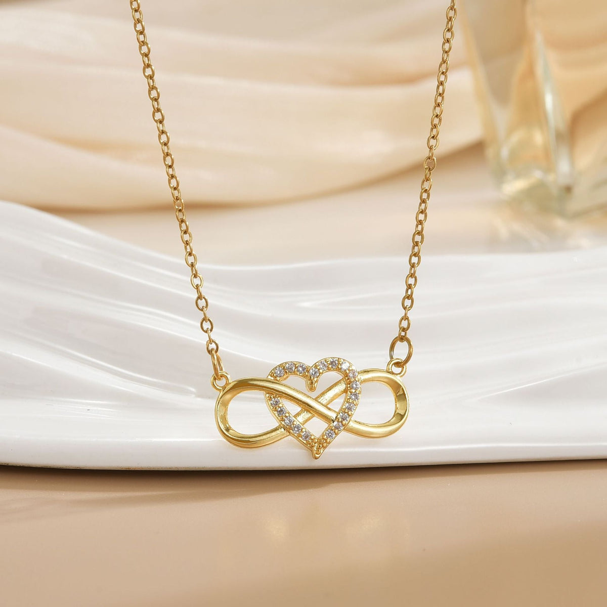 Collier infini nœud d'amour en or