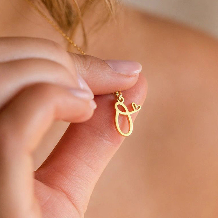 Collier initial coeur en or