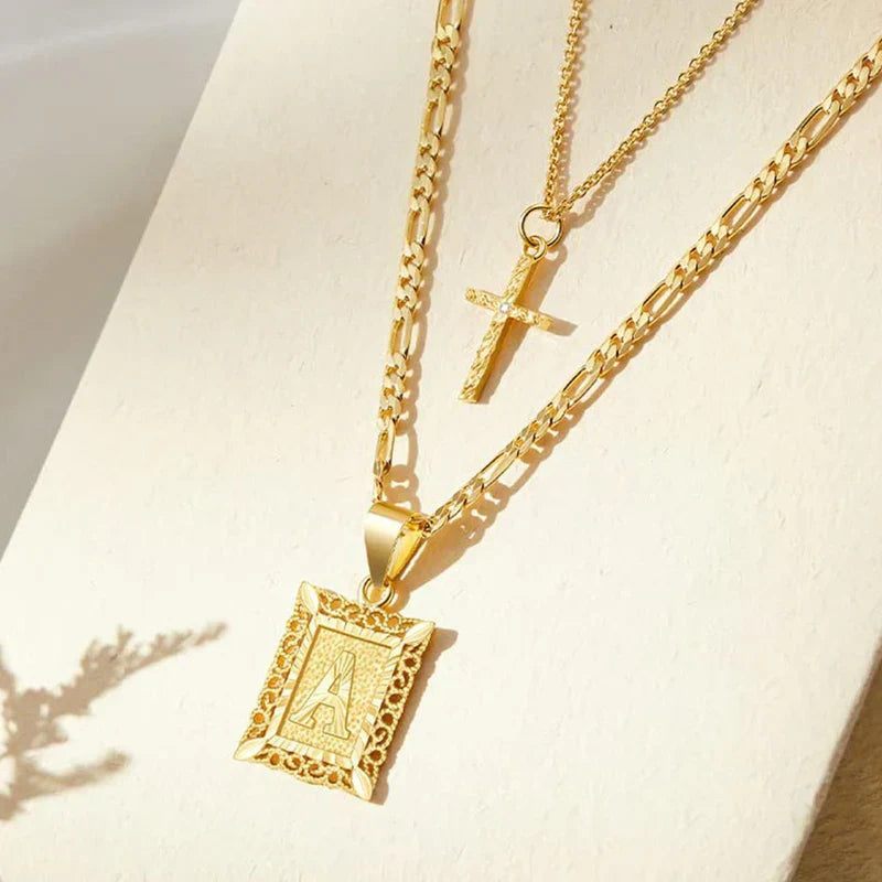 Collier initial croisé en or