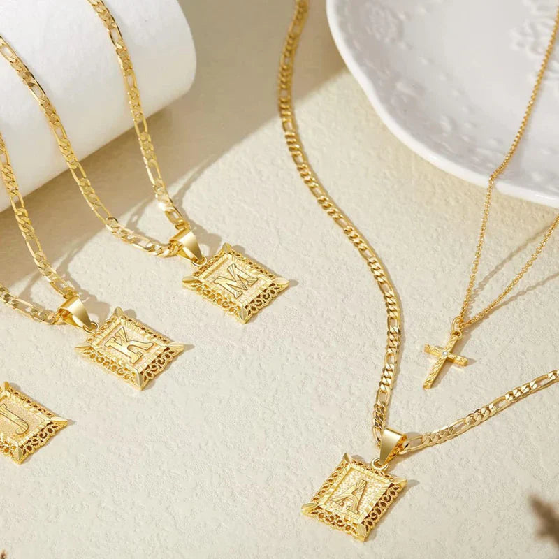 Collier initial croisé en or