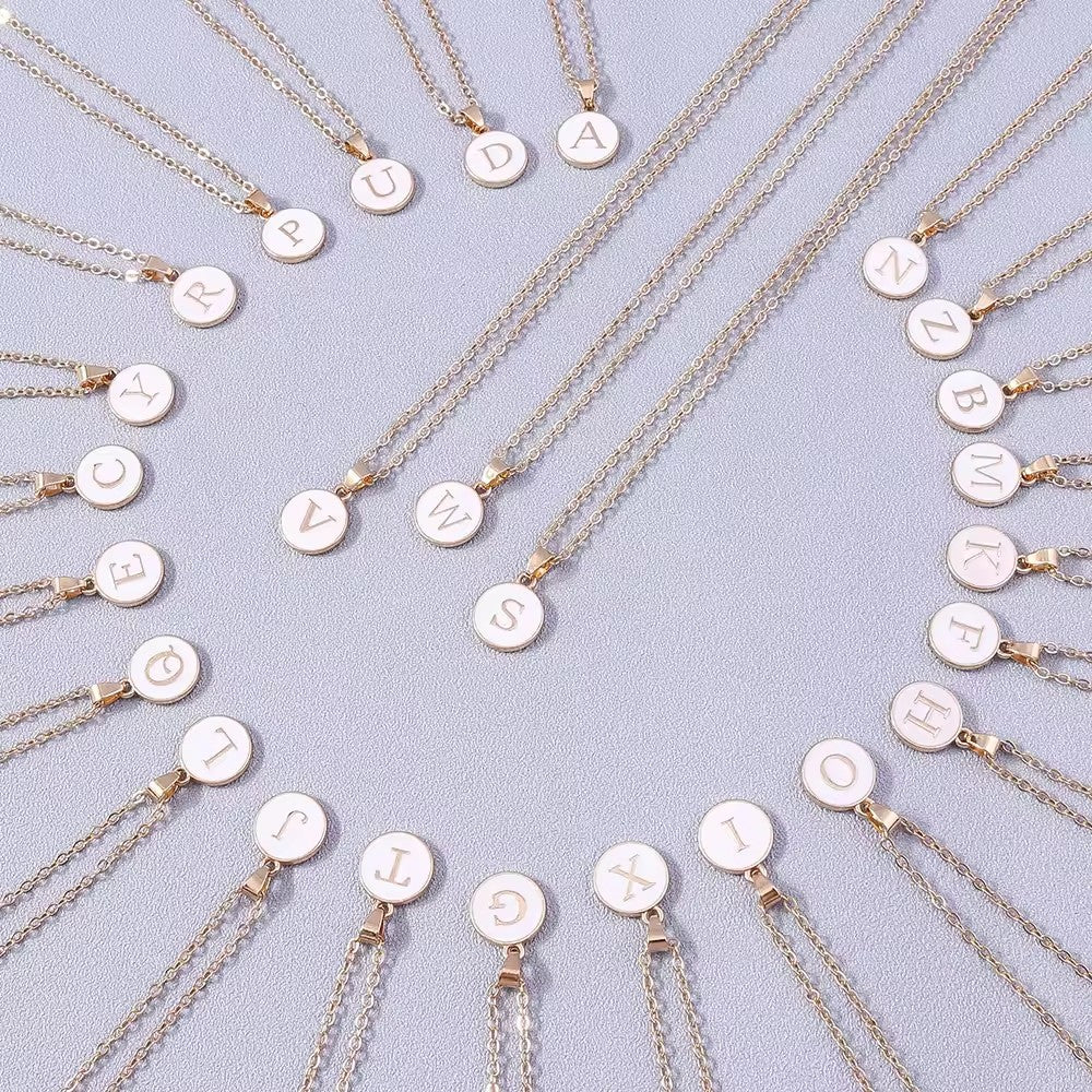 Collier initial Monette en or