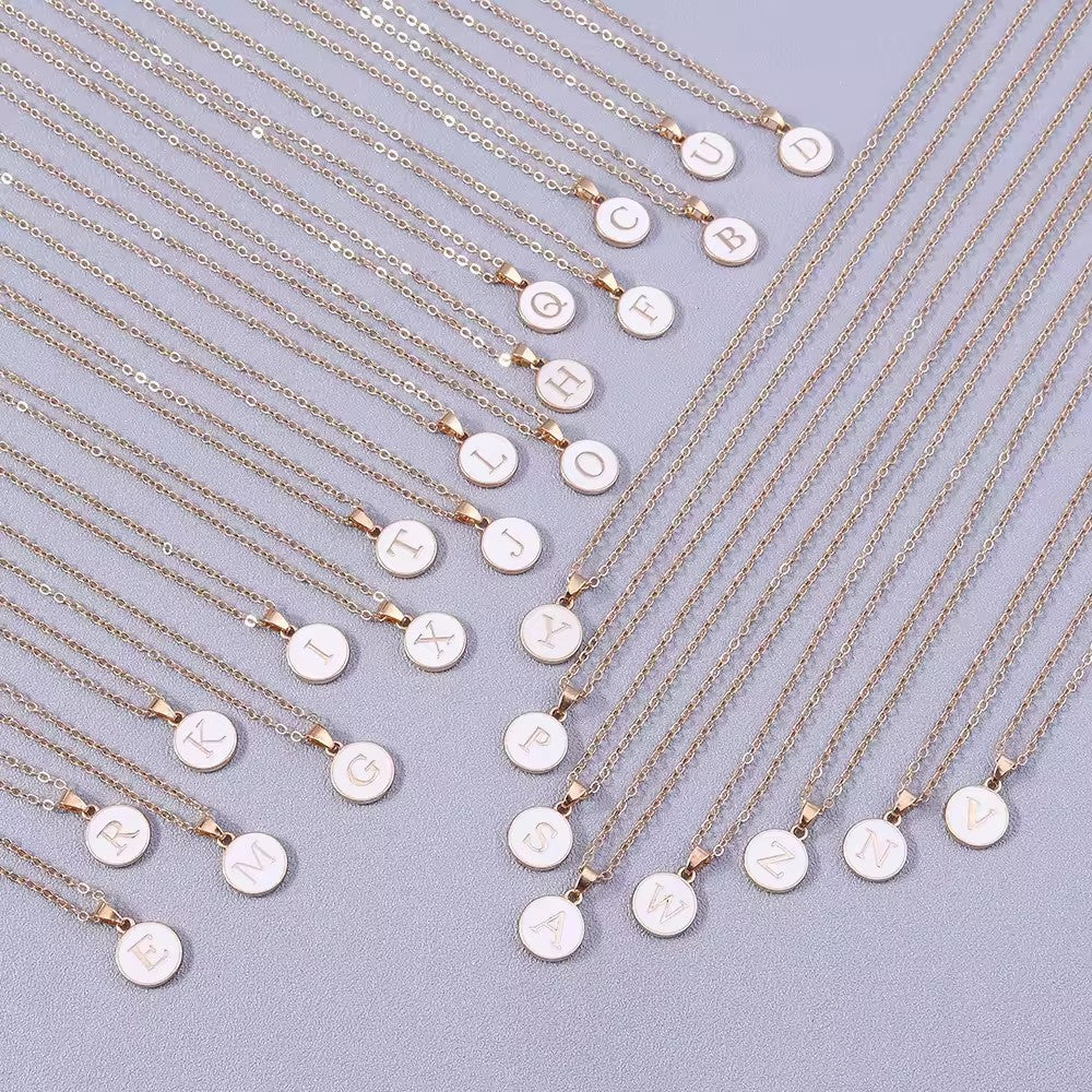Collier initial Monette en or