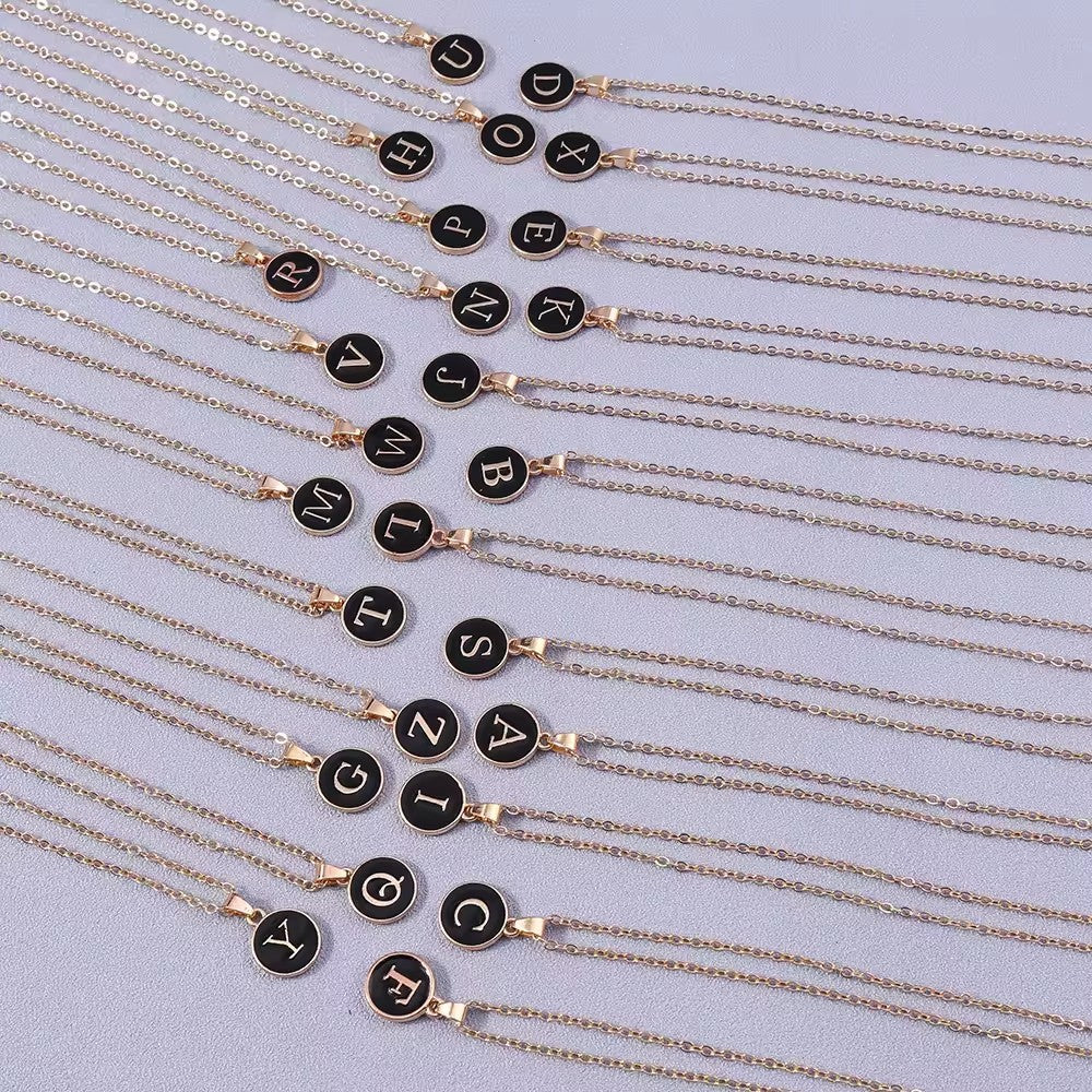 Collier initial Monette en or