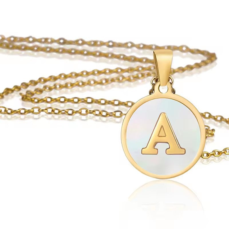Collier initial Monette en or