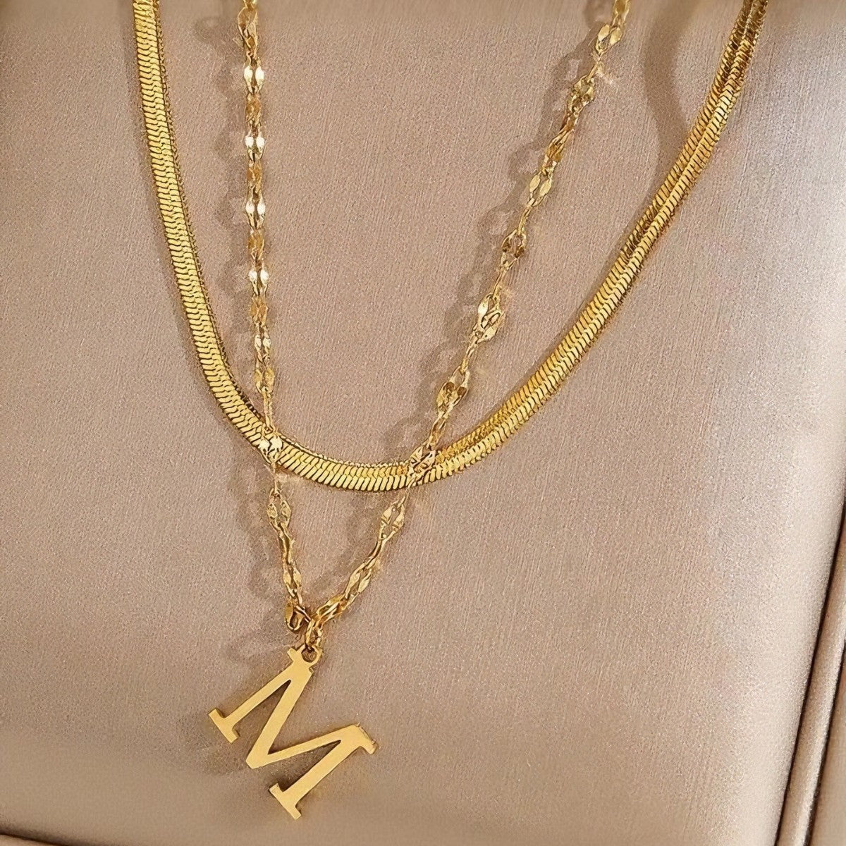 Collier initial superposé en or